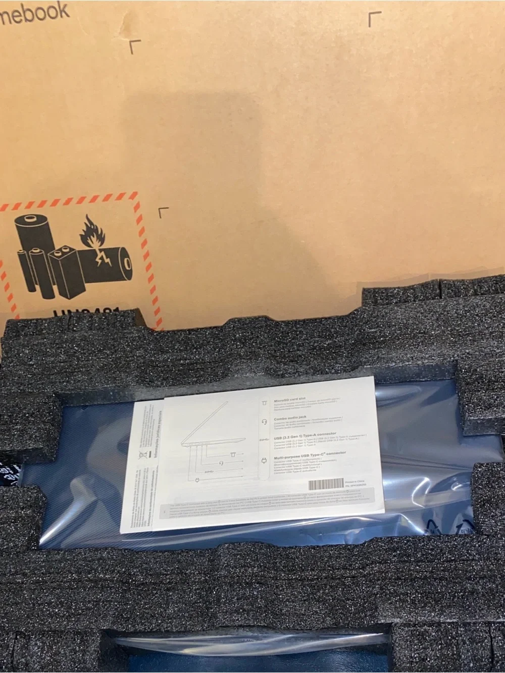Lenovo Slim 3 Chromebook in Deep Blue